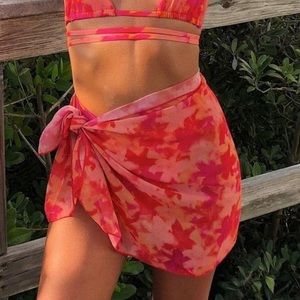 437 Flora Sarong
